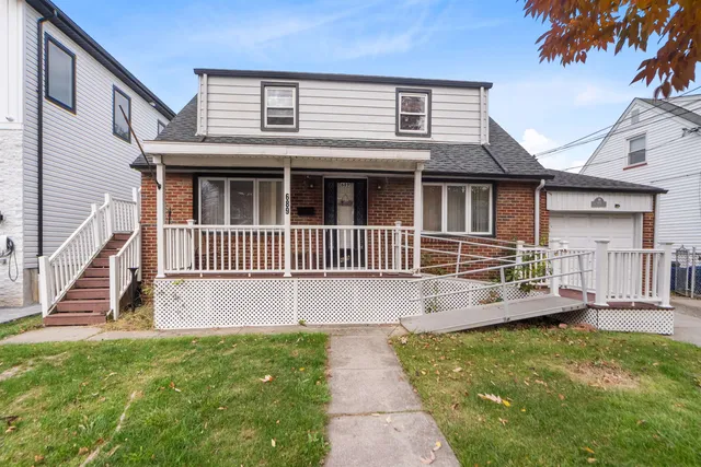 $2,299 | 689 2nd Street, Unit 2, Secaucus, NJ 07094