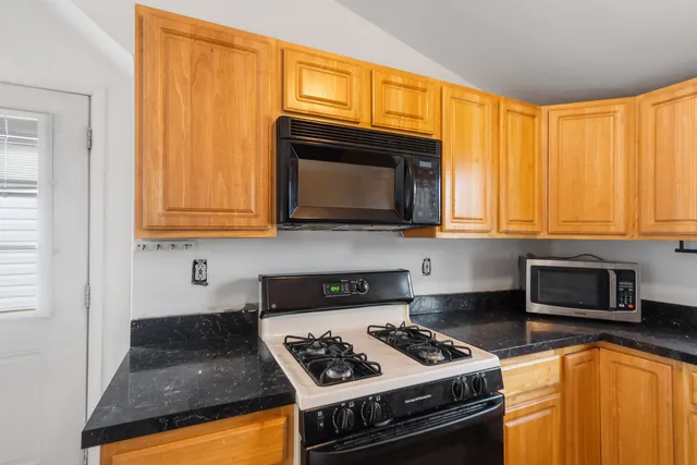 $2,299 | 689 2nd Street, Unit 2, Secaucus, NJ 07094
