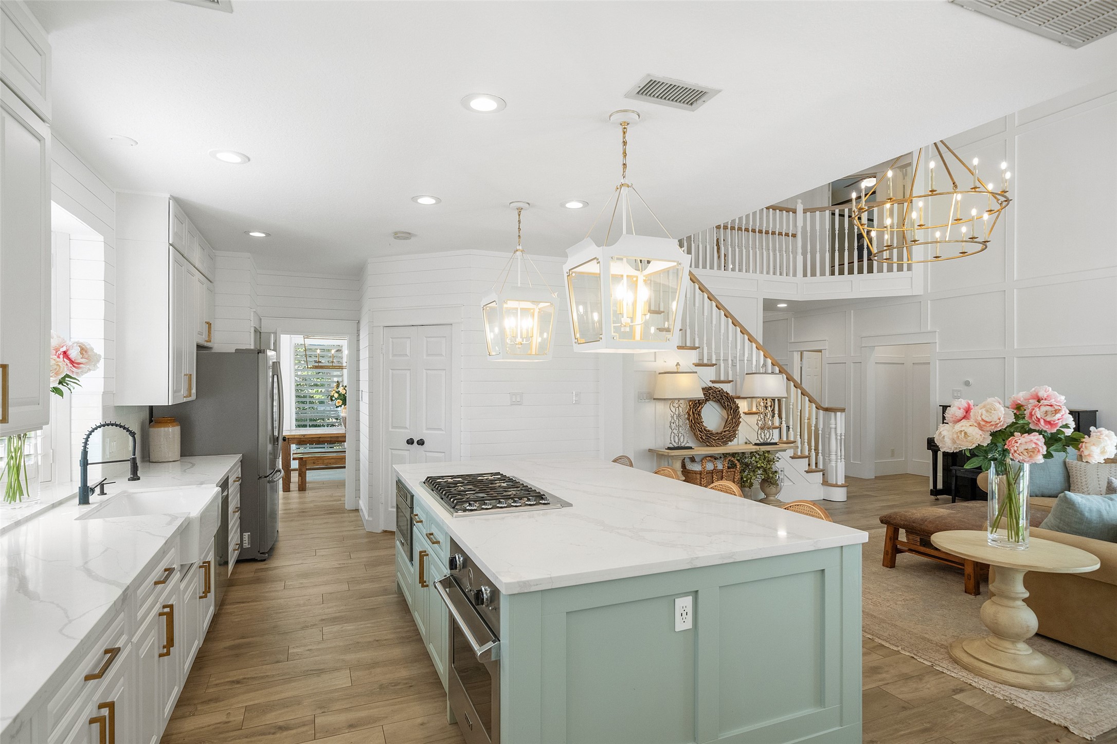 18 South Dragonwood Place Spring, TX 77381 - Photo 20 of 50 a kitchen that has a lot of cabinets in it