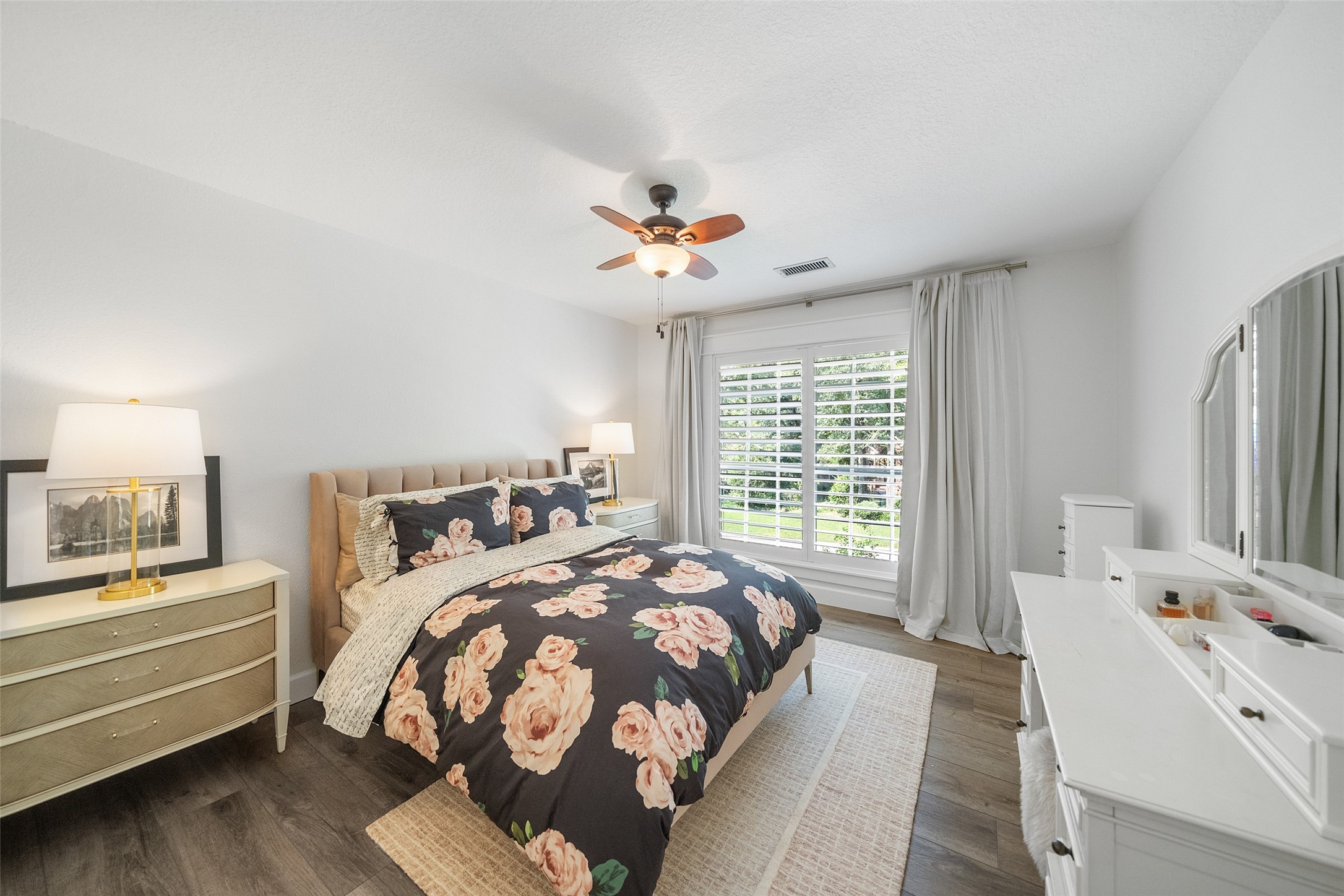 18 South Dragonwood Place Spring, TX 77381 - Photo 36 of 50 a bedroom with a bed and a chandelier