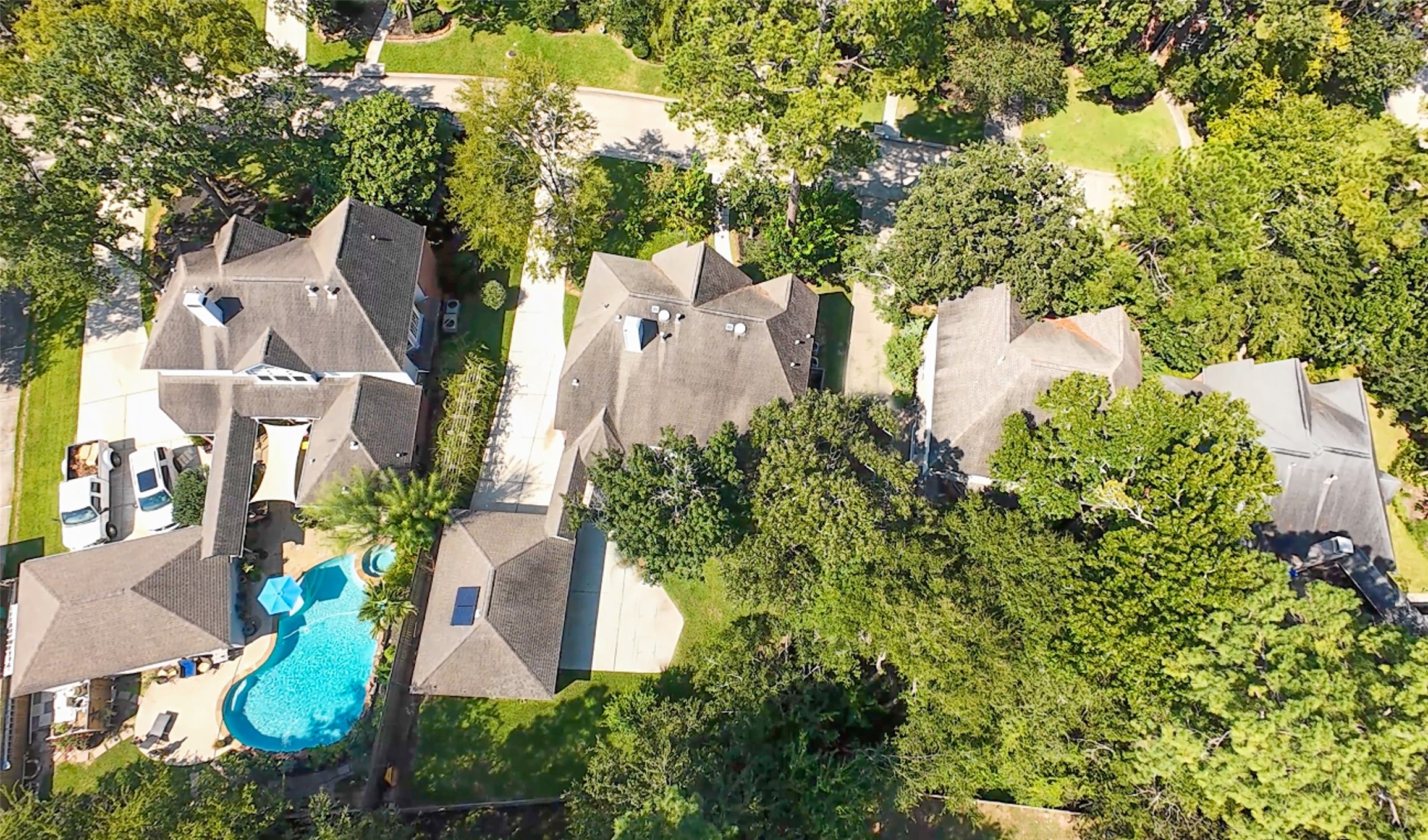 18 South Dragonwood Place Spring, TX 77381 - Photo 48 of 50 an aerial view of multiple houses with yard