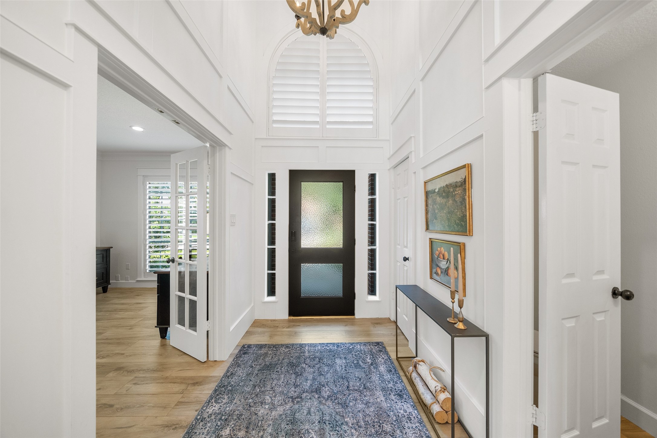 18 South Dragonwood Place Spring, TX 77381 - Photo 6 of 50 a view of a hallway with wooden floor and staircase