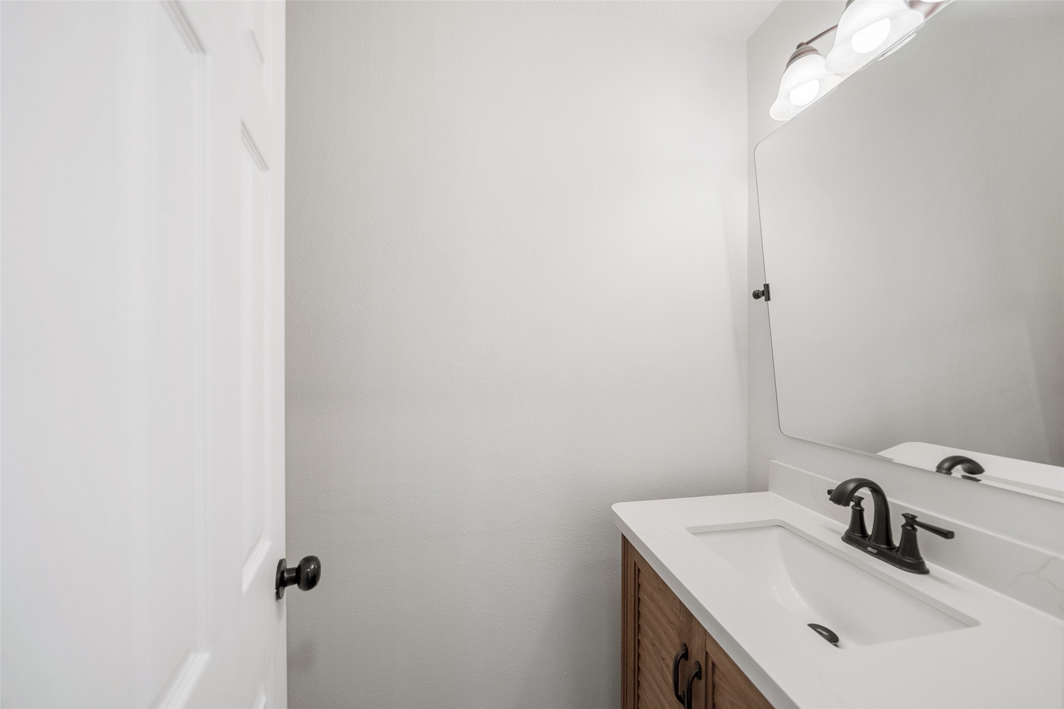 18 South Dragonwood Place Spring, TX 77381 - Photo 7 of 50 a bathroom with a sink and vanity