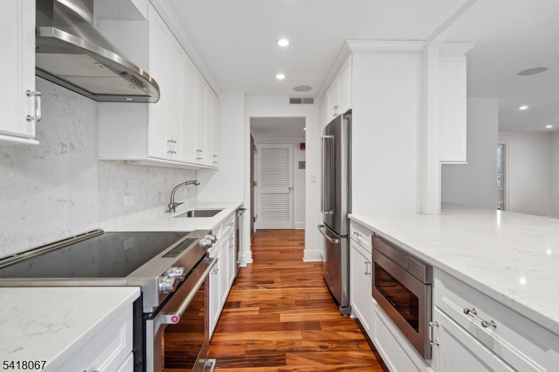 1 Euclid Avenue, Unit 3B Summit, NJ 07901 - Photo 12 of 34