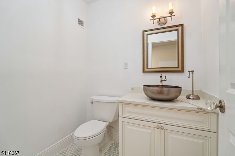 1 Euclid Avenue, Unit 3B Summit, NJ 07901 - Photo 17 of 34