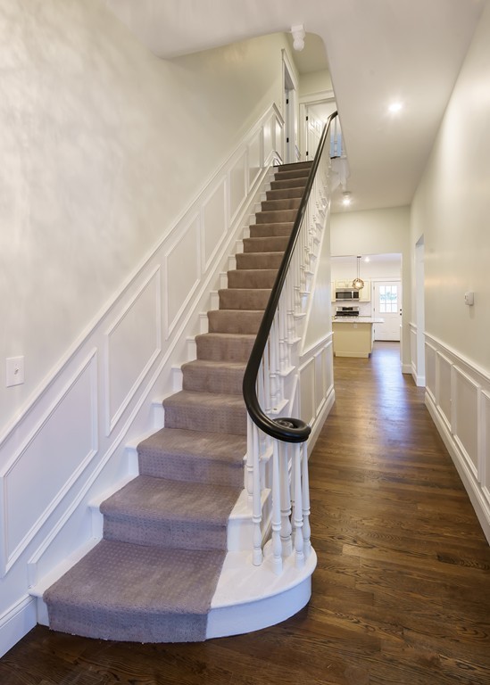 139 Russell Road Framingham, MA 01702 - Photo 3 of 29 Gallery Image 3
