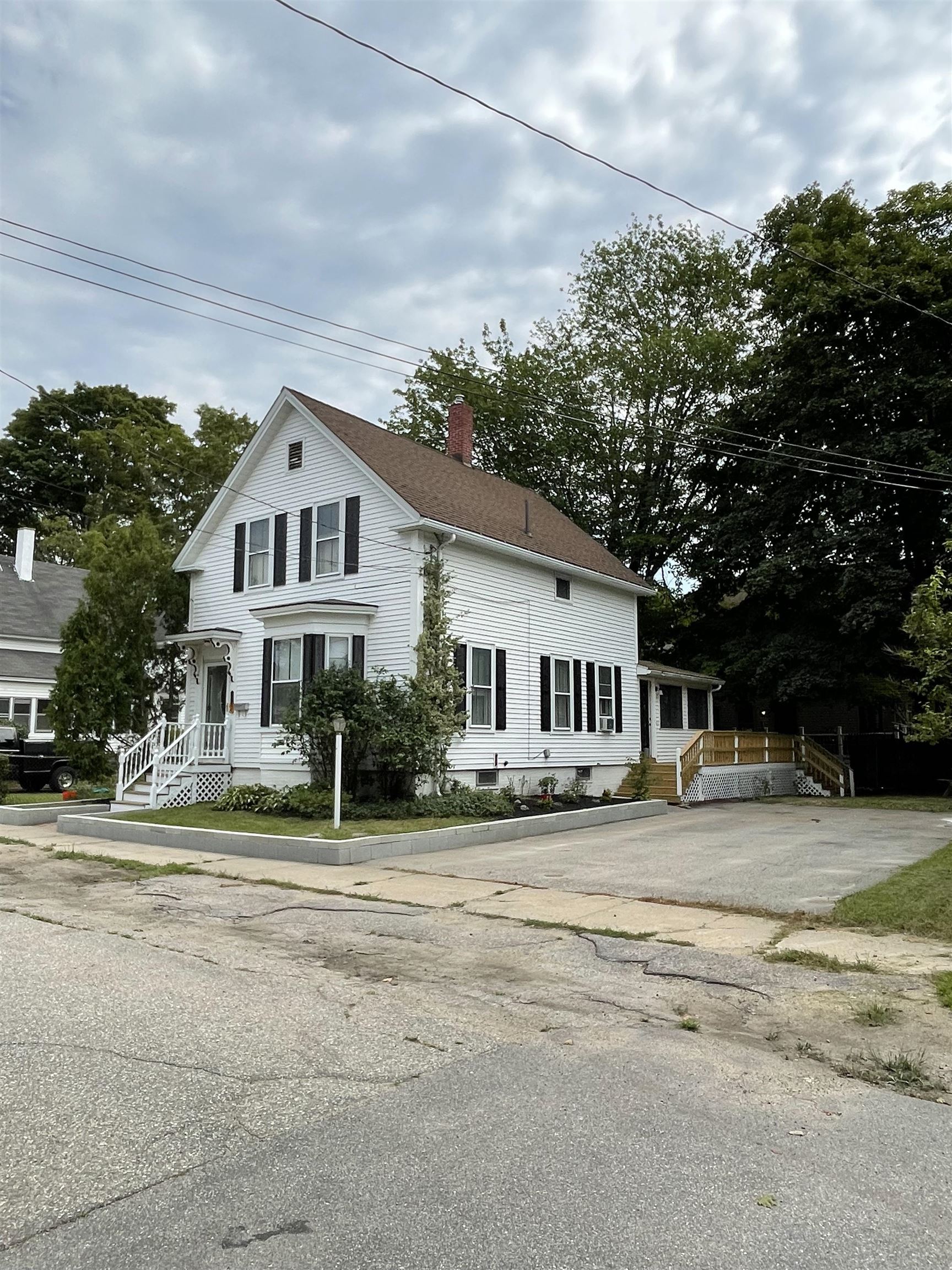 17 Leonard Street Rochester, NH 03867 - Photo 2 of 21