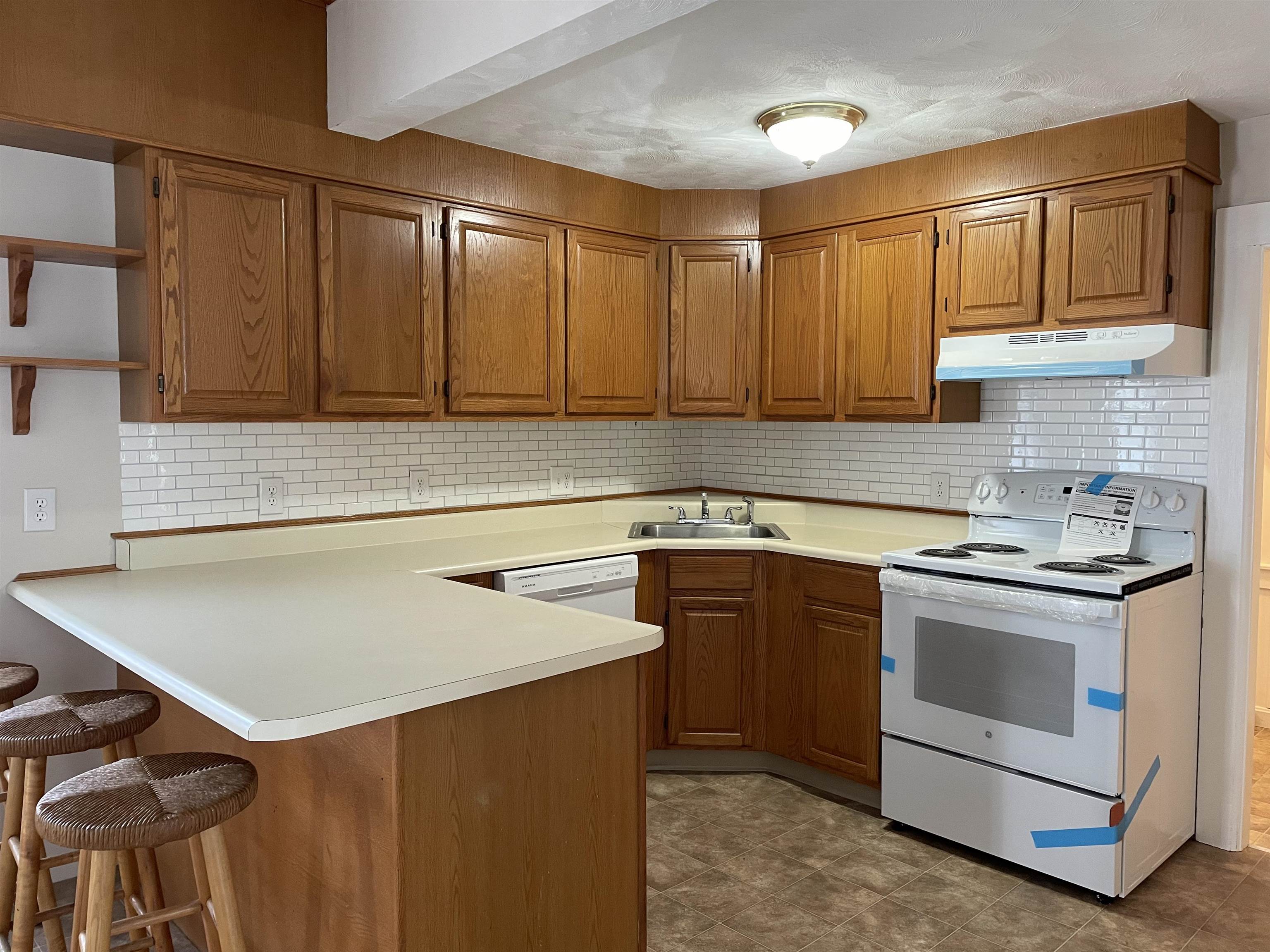 17 Leonard Street Rochester, NH 03867 - Photo 4 of 21