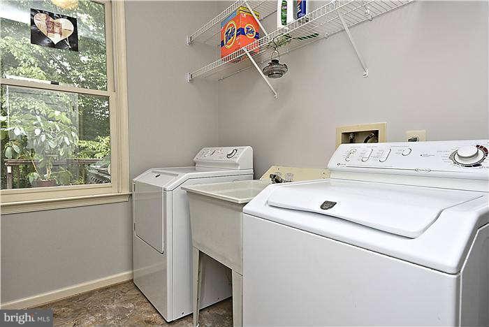7601 Davis Field Lane Springfield, VA 22153 - Photo 22 of 28 Interior General