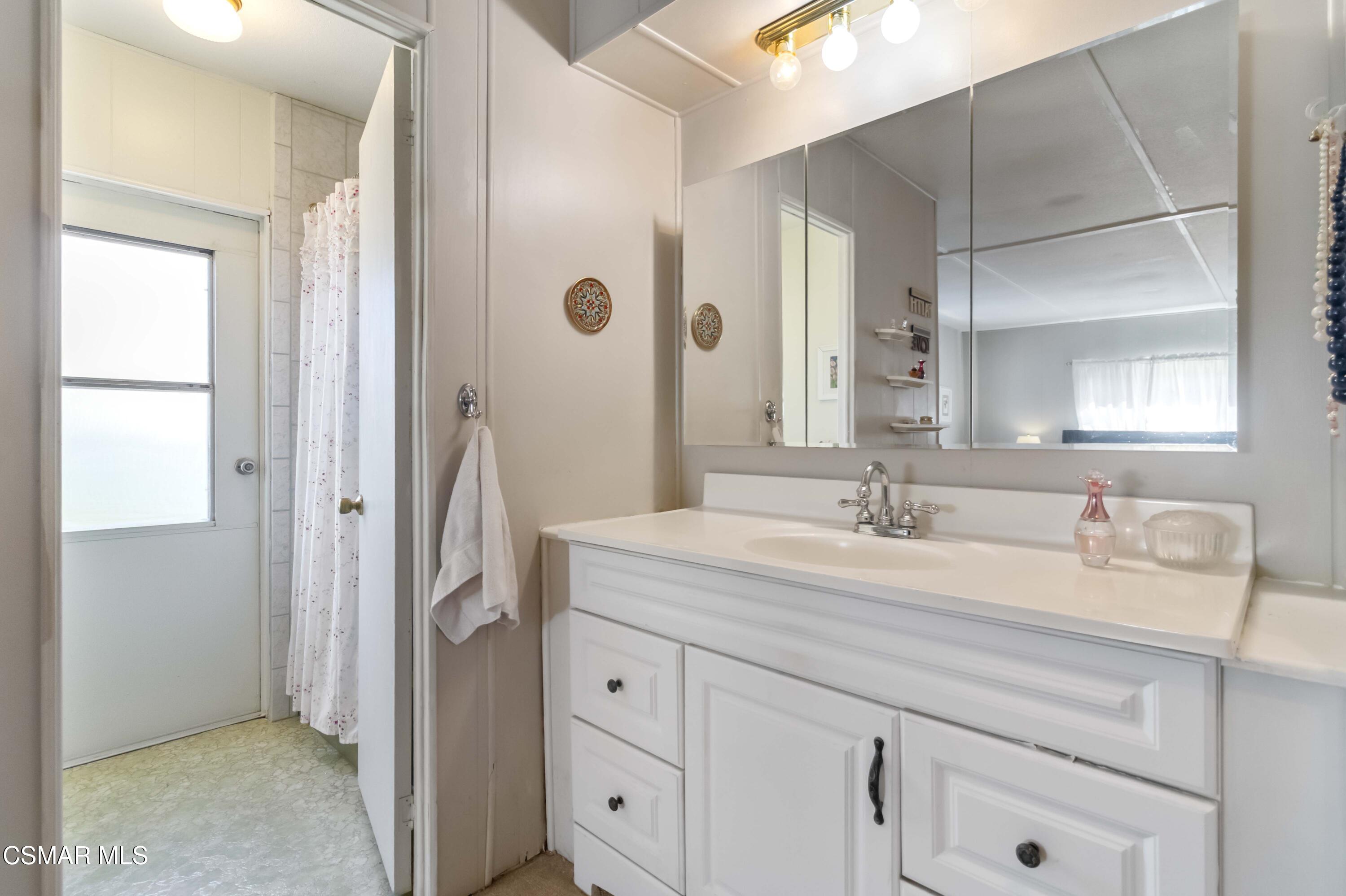 195 Tierra Rejada Road, Unit 204 Simi Valley, CA 93065 - Photo 22 of 46 036