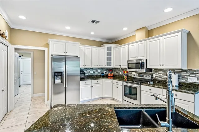 $675,000 | 6415 53rd Circle, Vero Beach, FL 32967