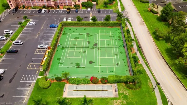 a view of an outdoor space