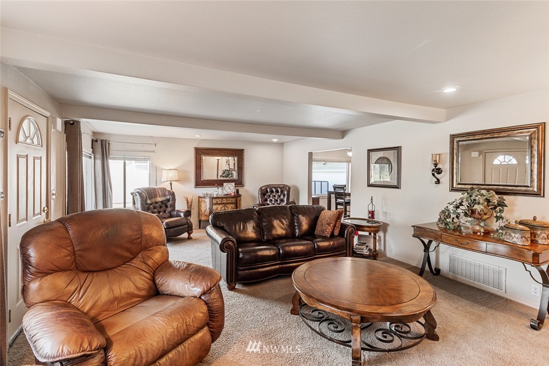4915 Parker Road East Sumner, WA 98390 - Photo 7 of 25 Gallery Image 7