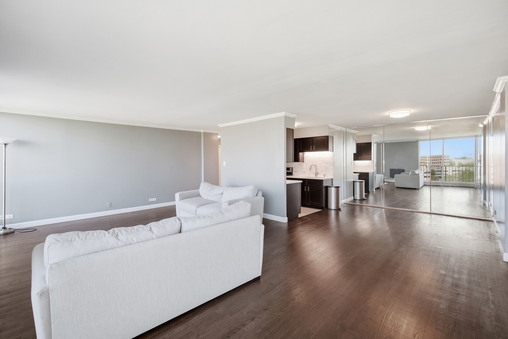 40 North Tower Road, Unit 7E Oak Brook, IL 60523 - Photo 6 of 15 Gallery Image 6