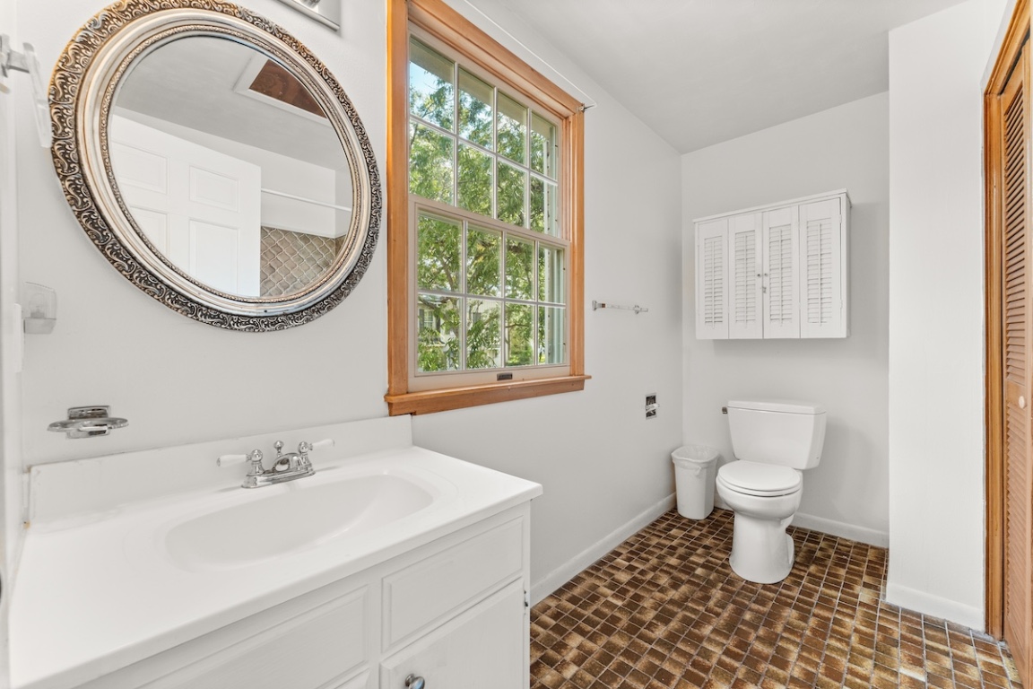2534 Harris Boulevard Austin, TX 78703 - Photo 25 of 26 a bathroom with a toilet a sink and a mirror