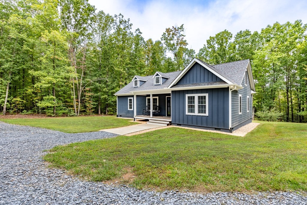1387 Spreading Oaks Road Arvonia, VA 23004 - Photo 3 of 26 Gallery Image 3