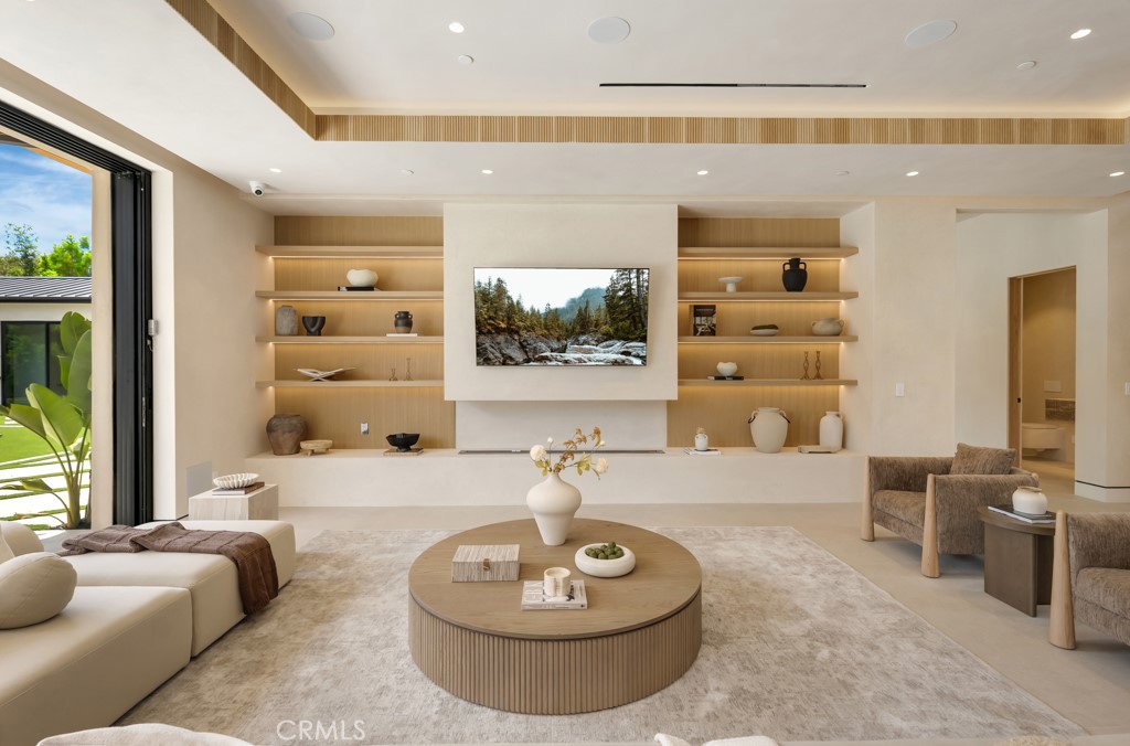 16708 Huerta Road Encino, CA 91436 - Photo 13 of 72 Gallery Image 13