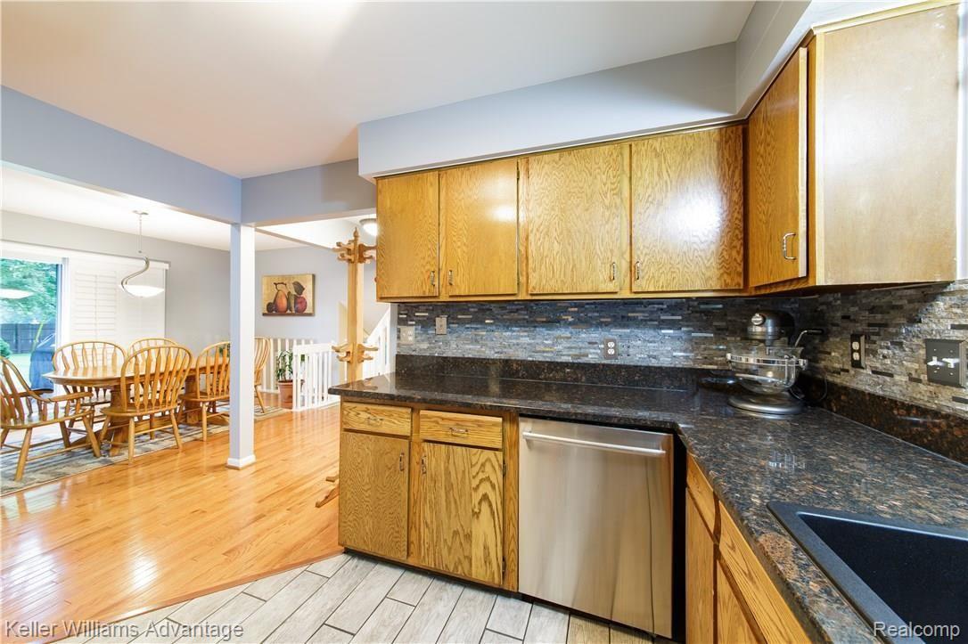 5320 Carroll Lk Road Commerce Township, MI 48382 - Photo 5 of 40 Carroll Lake Rd_5320_Kitchen_03.jpg