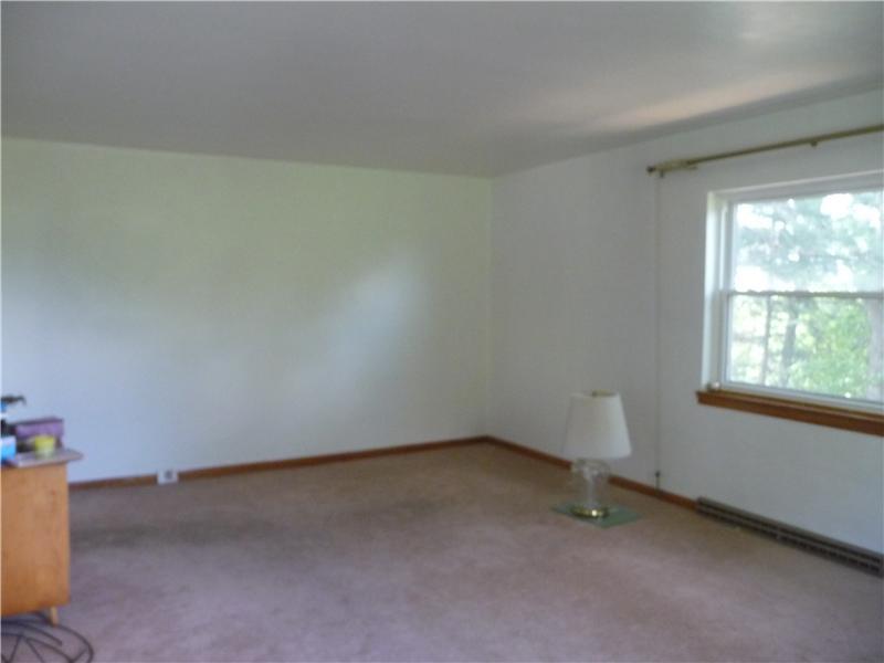 5250 West Windhaven Road Pittsburgh, PA 15205 - Photo 5 of 21 Living Room.