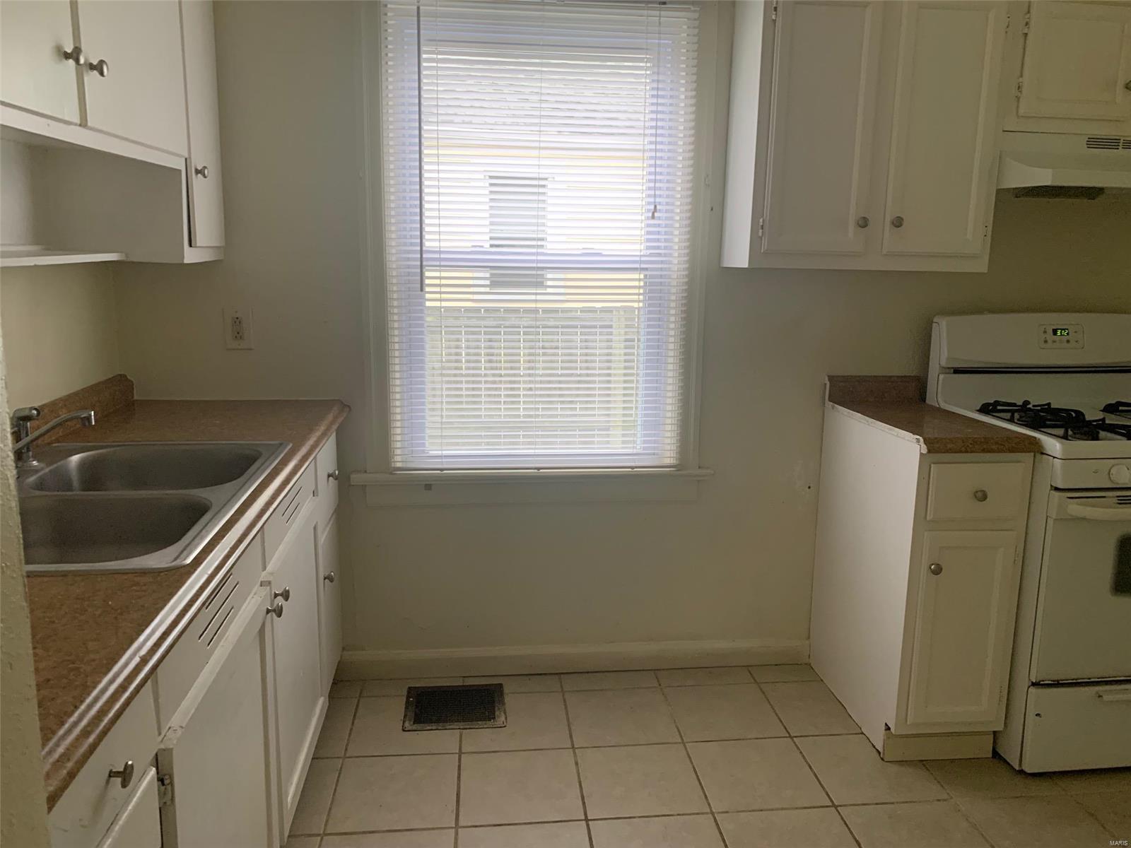 1611 East B Street Belleville, IL 62221 - Photo 6 of 23