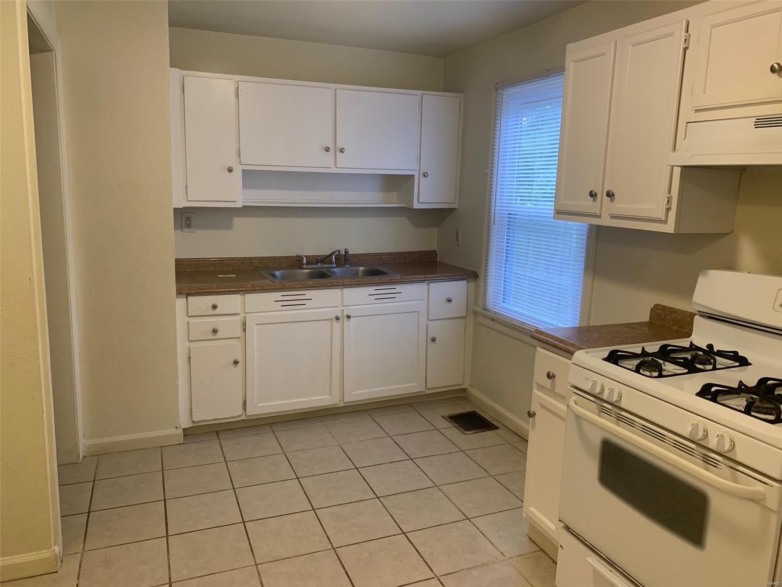 1611 East B Street Belleville, IL 62221 - Photo 8 of 23