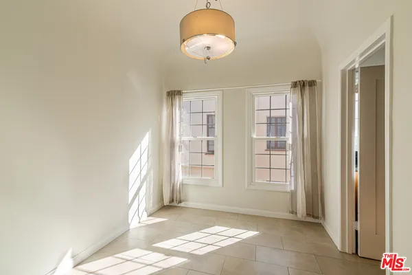 a view of livingroom with furniture