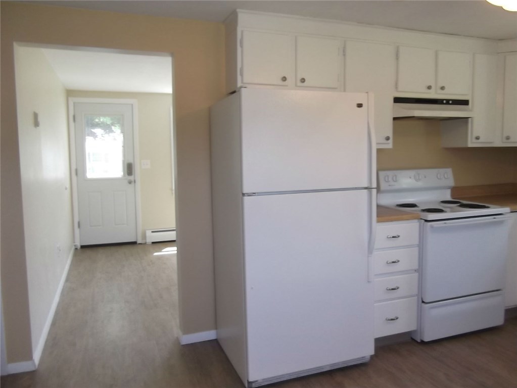23 Rosedale Drive Bristol, RI 02809 - Photo 3 of 11