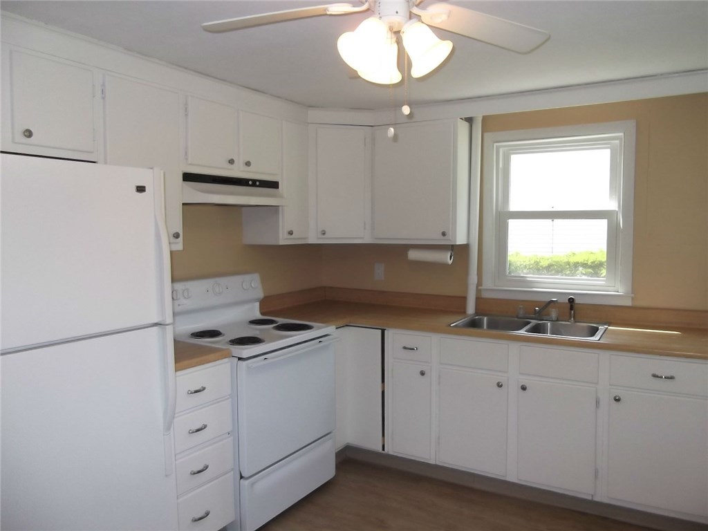 23 Rosedale Drive Bristol, RI 02809 - Photo 4 of 11