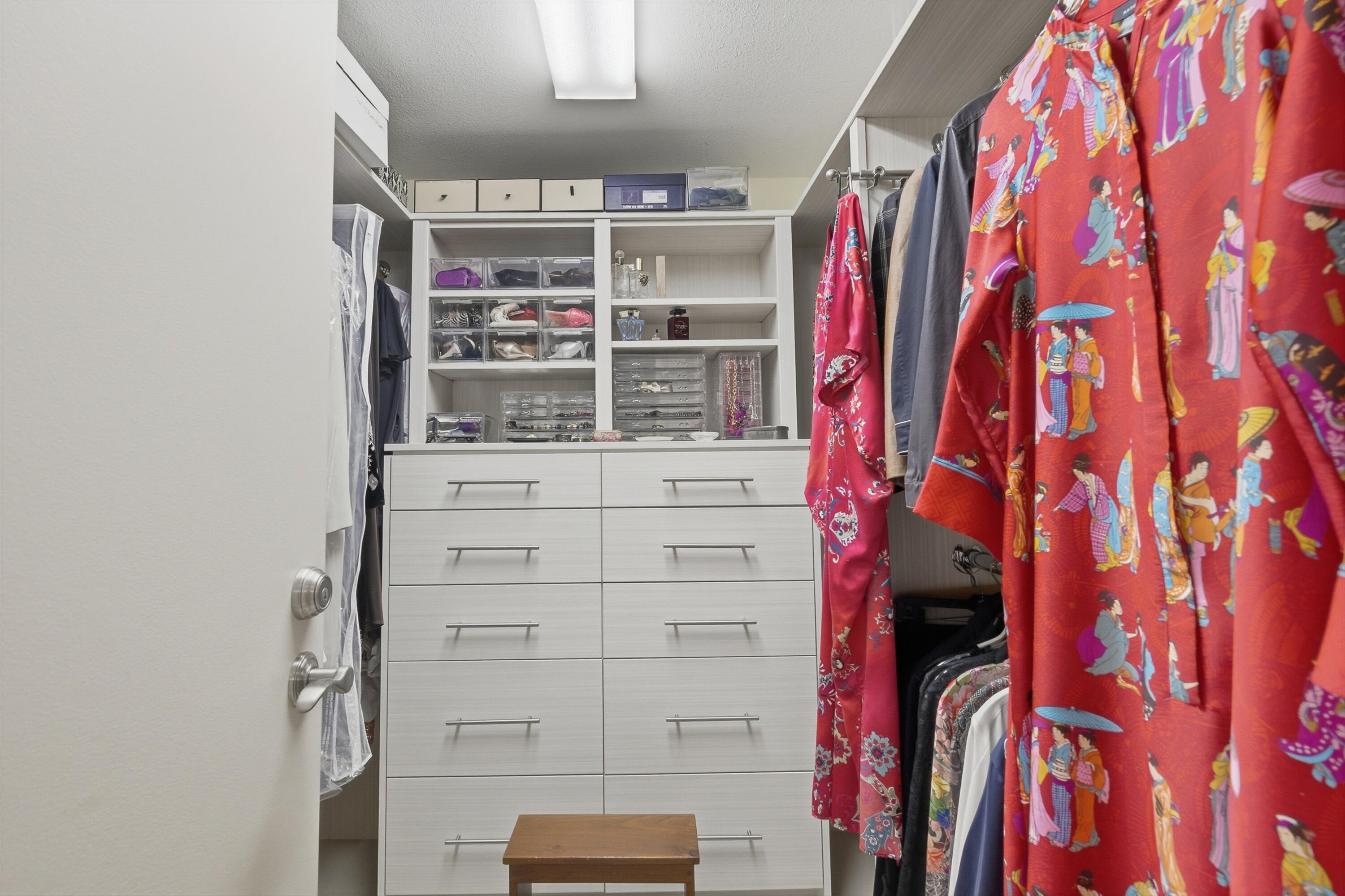 900 Island Drive, Unit 207 Rancho Mirage, CA 92270 - Photo 23 of 30 Walk in Closet