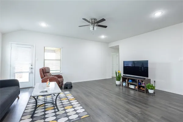 $2,495 | 4112 Fitzgerald Avenue, Aubrey, TX 76227