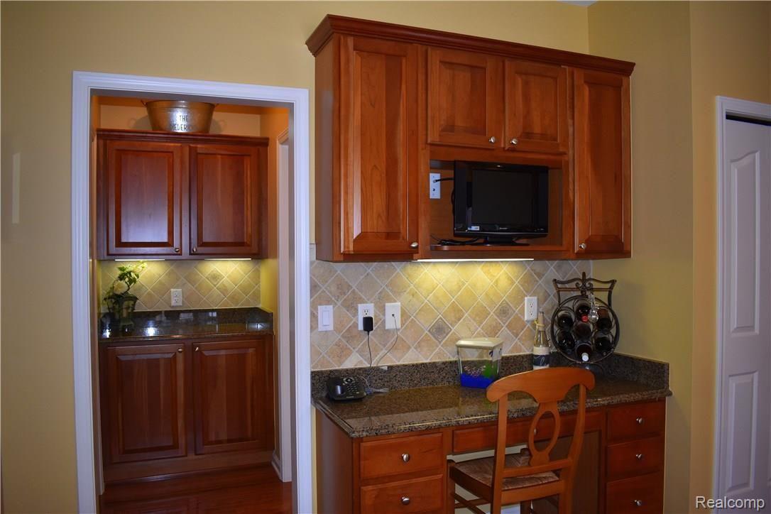 1668 Blushing Court Rochester, MI 48307 - Photo 13 of 34 Butler's pantry and Kitchen command center