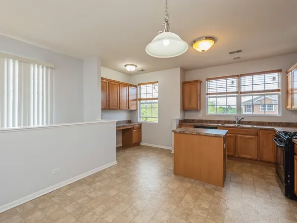 $1,850 | 2243 Concord Drive, Unit 30B, McHenry, IL 60050
