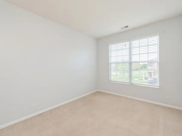 $1,850 | 2243 Concord Drive, Unit 30B, McHenry, IL 60050