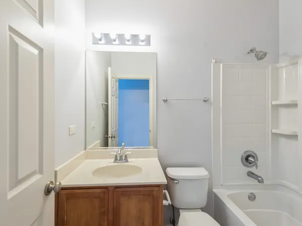 $1,850 | 2243 Concord Drive, Unit 30B, McHenry, IL 60050