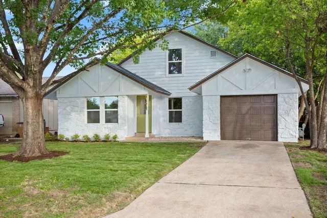 $2,300 | 7520 Uray Drive, Austin, TX 78724