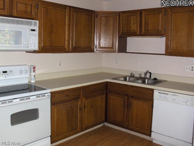 16585 Wren Road, Unit 4A Bainbridge, OH 44023 - Photo 2 of 14 Kitchen