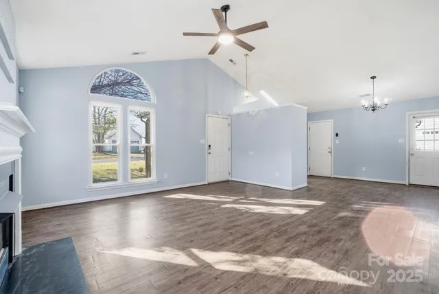 a view of entryway with livingroom