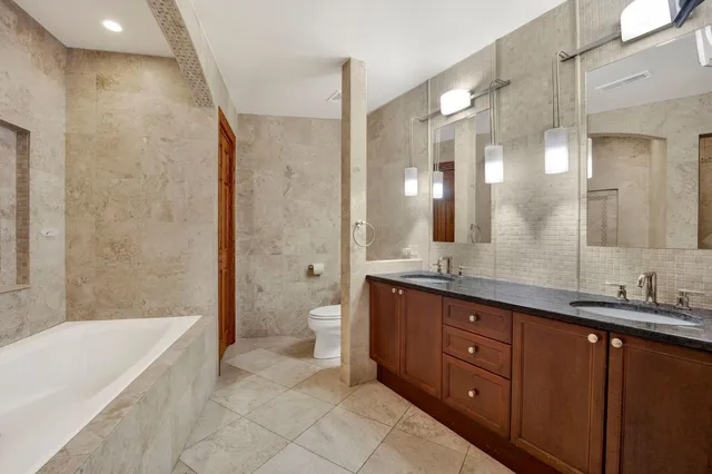 $525,000 | 145 South York Street, Unit 322, Elmhurst, IL 60126