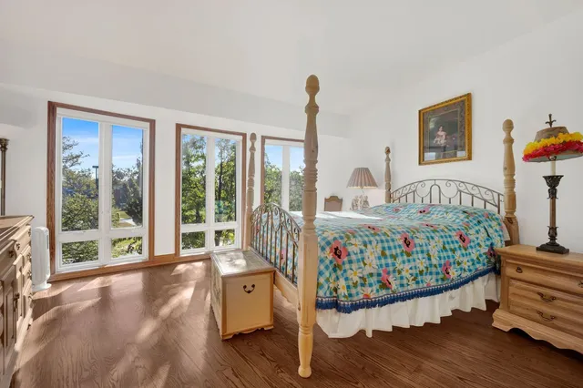 $525,000 | 145 South York Street, Unit 322, Elmhurst, IL 60126