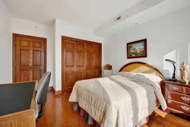 $525,000 | 145 South York Street, Unit 322, Elmhurst, IL 60126