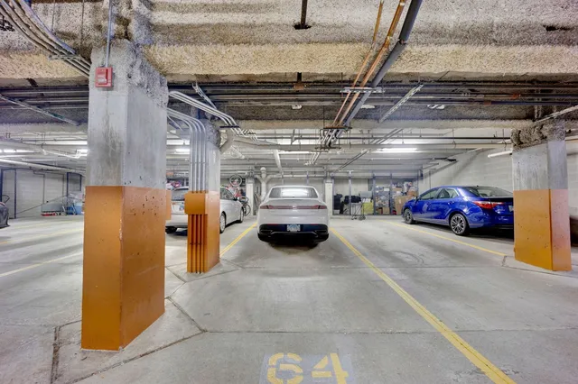 $525,000 | 145 South York Street, Unit 322, Elmhurst, IL 60126