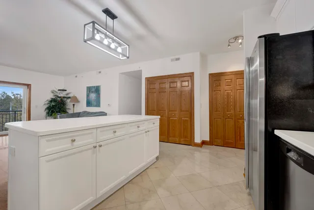 $525,000 | 145 South York Street, Unit 322, Elmhurst, IL 60126