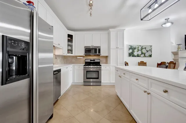 $525,000 | 145 South York Street, Unit 322, Elmhurst, IL 60126