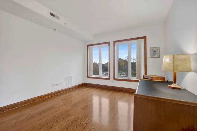 $525,000 | 145 South York Street, Unit 322, Elmhurst, IL 60126