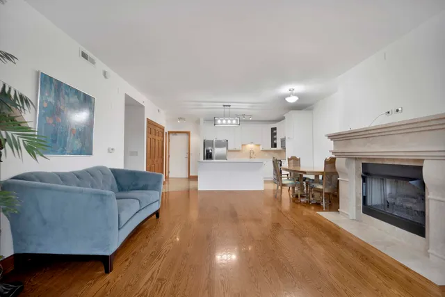 $525,000 | 145 South York Street, Unit 322, Elmhurst, IL 60126