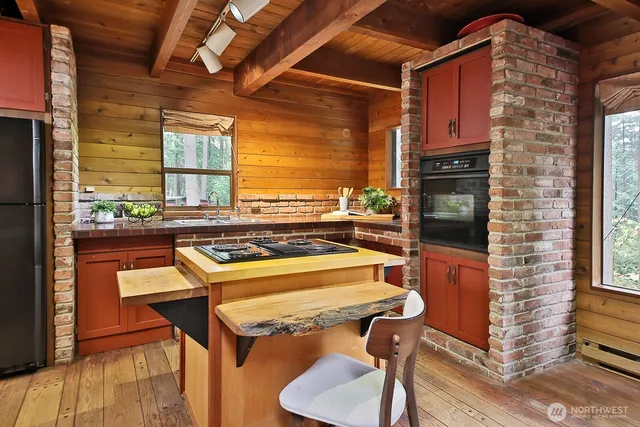 $835,000 | 6991 High Meadow Drive, Clinton, WA 98236