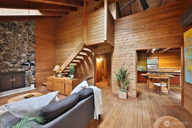 $835,000 | 6991 High Meadow Drive, Clinton, WA 98236