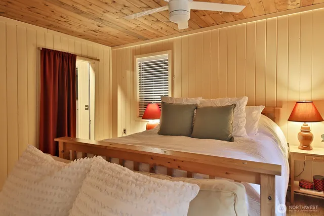 $835,000 | 6991 High Meadow Drive, Clinton, WA 98236