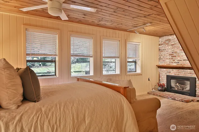 $835,000 | 6991 High Meadow Drive, Clinton, WA 98236