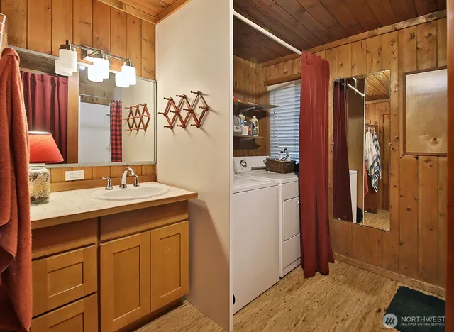 $835,000 | 6991 High Meadow Drive, Clinton, WA 98236